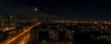 Kiev Cityscape nigth Güz içinde. Sol sahil