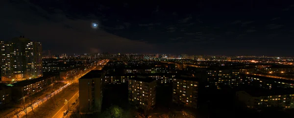 Paesaggio urbano di Kiev nel nigth in autunno. Banca sinistra — Foto Stock