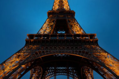 Gece Eyfel Kulesi 