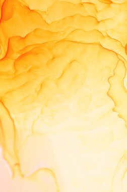 Soyut turuncu arka plan, duvar kağıdı. Akrilik boyaları karıştırıyorum. Modern sanat. Mermer dokusu. Alkol mürekkep renkleri yarı saydam