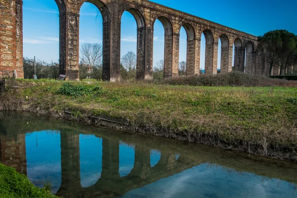 Historic aqueduct, Lucca, Tuscany, Italy — Stock Photo, Image