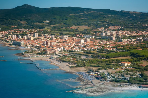 Vista aérea da costa etrusca, Itália, Toscana, Rosignano Solvay — Fotografia de Stock