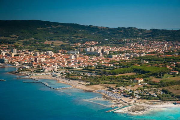 Vista aérea de la costa etrusca, Italia, Toscana, Rosignano Solvay —  Fotos de Stock