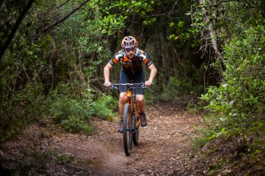 Bibbona, Toskana, İtalya - 24 Mayıs 2016: lifestyle Mountain bike 