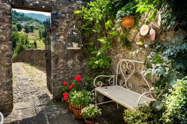 Ceserana ve Ortaçağ Kalesi, Garfagnana, Toskana, İtalya