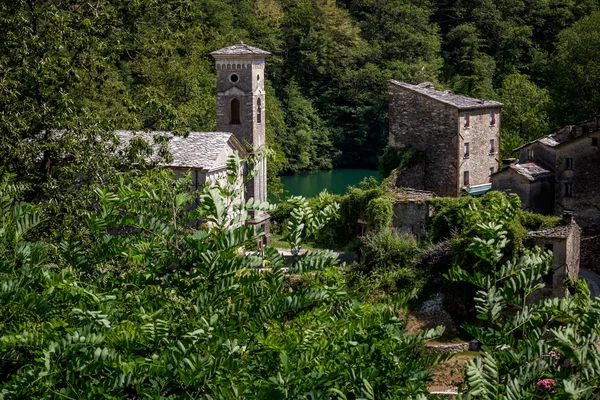 Isola Santa is a ghost village in Garfagnana, Tuscany, Italy — Stock Photo, Image