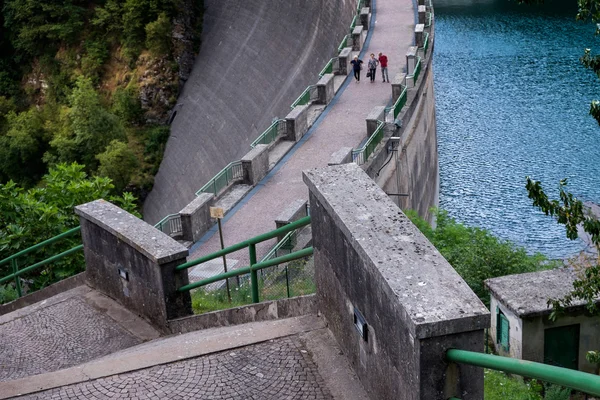 Vagli di Sotto pueblo en Lago di Vagli, lago Vagli, Toscana, Italia —  Fotos de Stock