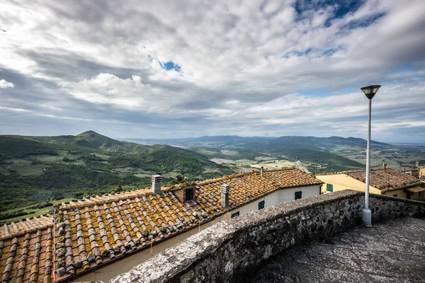 Tetők Panorámás Kilátással Micciano Frakció Önkormányzat Pomarance 470 Méter Magasságban — Stock Fotó