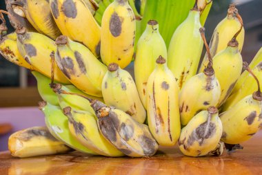 çorba Tay tarzında beyazlatılmış yabani otlar.