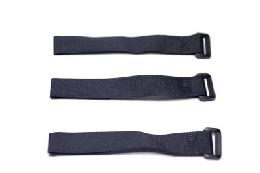 Genellikle teçhizat sağlama, kablo düzenleme ya da sırt çantalarına ve açık hava ekipmanlarına bağlama için kullanılan siyah naylon alet takımı. Her kayış dayanıklı.