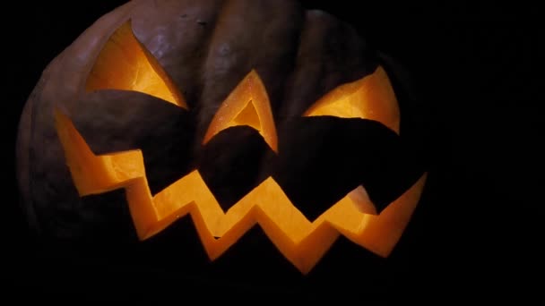 Abóbora Halloween Com Rosto Assustador Iluminada Por Dentro Abóbora Muito — Vídeo de Stock