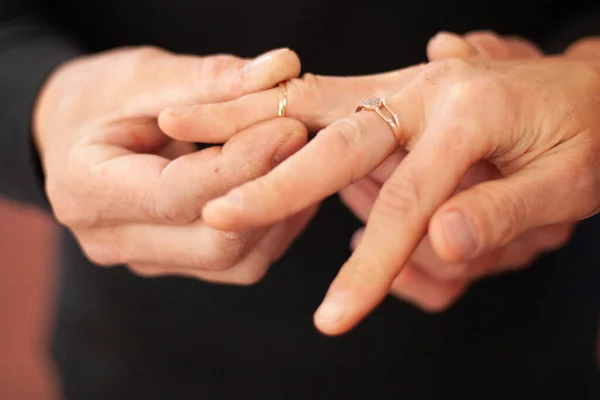 Anel Casamento Dedo — Fotografia de Stock