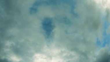 Zaman Hızı yağmur bulutları hızlı hareket ediyor.