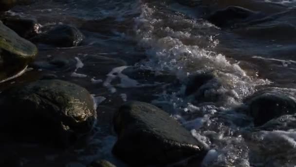 Orilla Del Mar Una Hermosa Puesta Sol Cámara Lenta — Vídeos de Stock