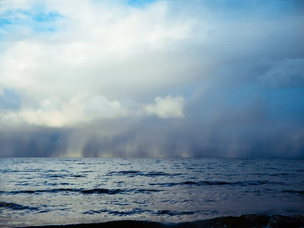 Kleine Golven Van Zee Vechten Met Het Zand Zeegolven Spoelen — Stockfoto