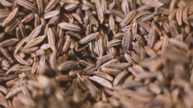 Kimyon parmaklarınla alınır ve serpiştirilir. Seçici odak