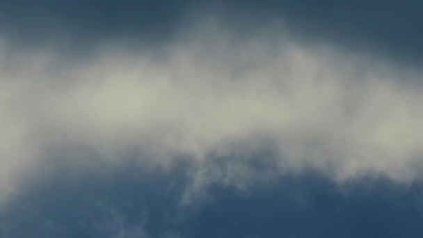 Σύννεφα Της Βροχής Κινούνται Πολύ Γρήγορα Στον Ουρανό Μια Καταιγίδα — Αρχείο Βίντεο
