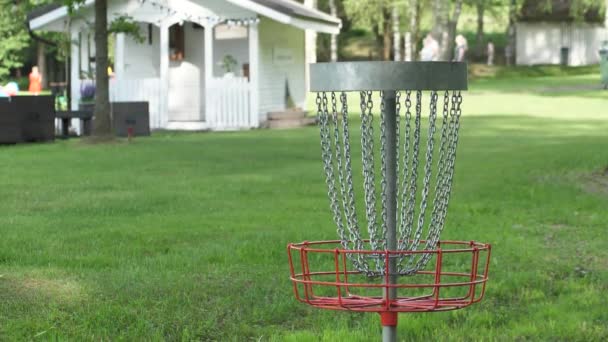 Parque Hay Carro Golf Disco Oscilante Con Campo Verde Fondo — Vídeos de Stock