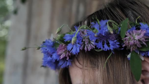 Woman Flower Wreath Preparing Holiday — 비디오