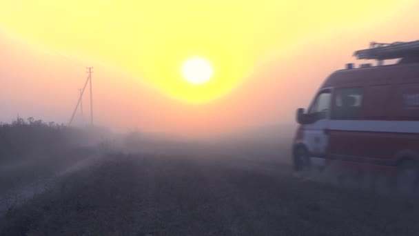 Los Bomberos Corrieron Través Del Humo Lucha Contra Fuego Ambiente — Vídeo de stock