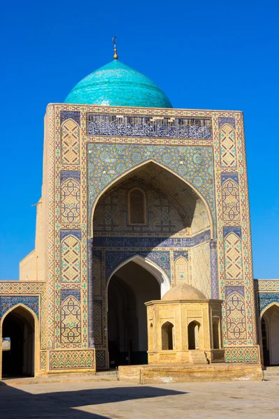 Moskén i den historiska stadskärnan i Bukhara — Stockfoto