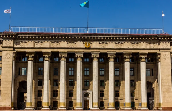 ALMATY, KAZAKHSTAN - 16 aprile 2016: Old Government House in Alm — Foto Stock