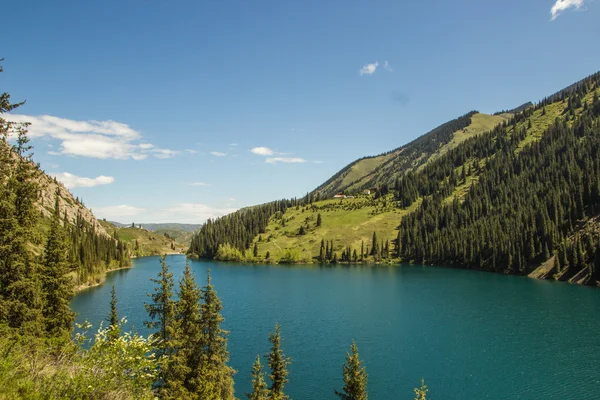 Kolsay lake in tien shan berg systeem, Kazachstan — Stockfoto