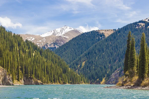 Kolsay lake in tien shan berg systeem, Kazachstan — Stockfoto