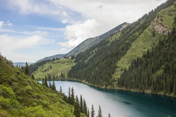 Kolsay bergmeer in Kazachstan — Stockfoto