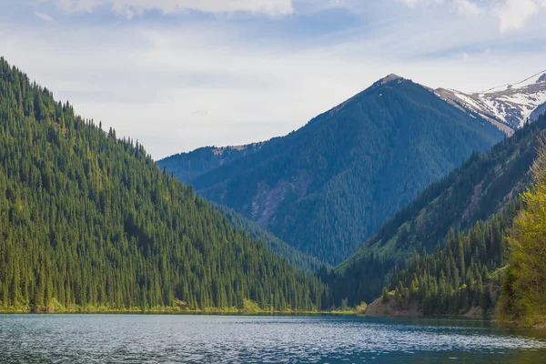 Kolsay lake in tien shan berg systeem, Kazachstan — Stockfoto