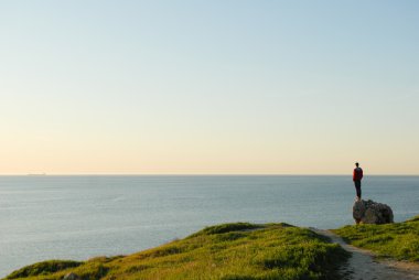 genç adam deniz okyanus rüya sakin düşünmek mutluluk güzellik bahar yalnızlık teen
