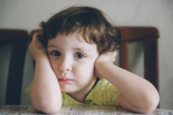 Child, resentment, violence, law, protection, sad, girl, small, gentle — Stock Photo, Image