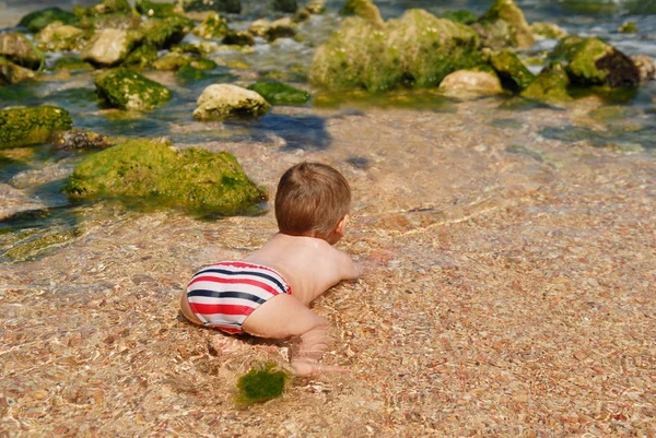 Mare, estate, ragazzo, divertente, oceano, acqua, sabbia, godere, rilassarsi, vacanza — Foto Stock