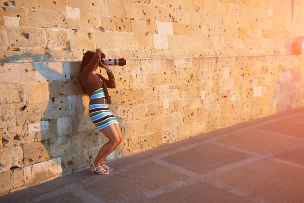 Chica, mujer, atractiva, atractiva, cámara, fotógrafo, vestido, verano, caliente — Foto de Stock