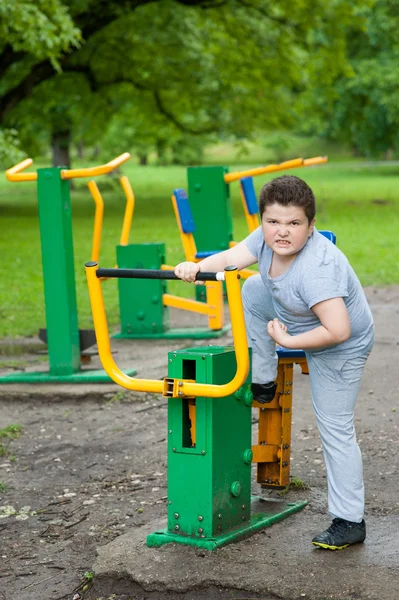 Ragazzo, sport, grasso, perdere peso, fitness, esercizio, bambino, forte, allenatore — Foto Stock