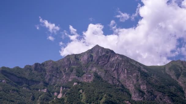 Montanhas Rochosas Nuvens móveis, lapso de tempo 4K — Vídeo de Stock