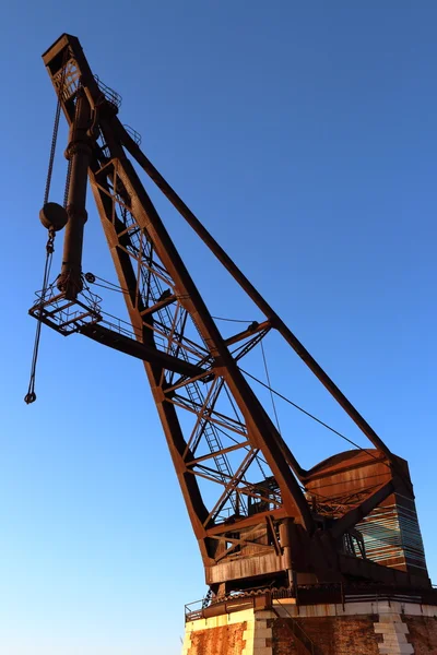 Old harbor crane in Venice harbor, Italy — Stock Photo, Image