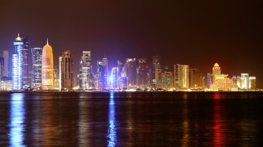 Doha, Katar. Gece manzarası.