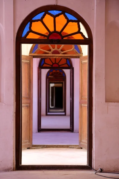 Janelas e portas — Fotografia de Stock