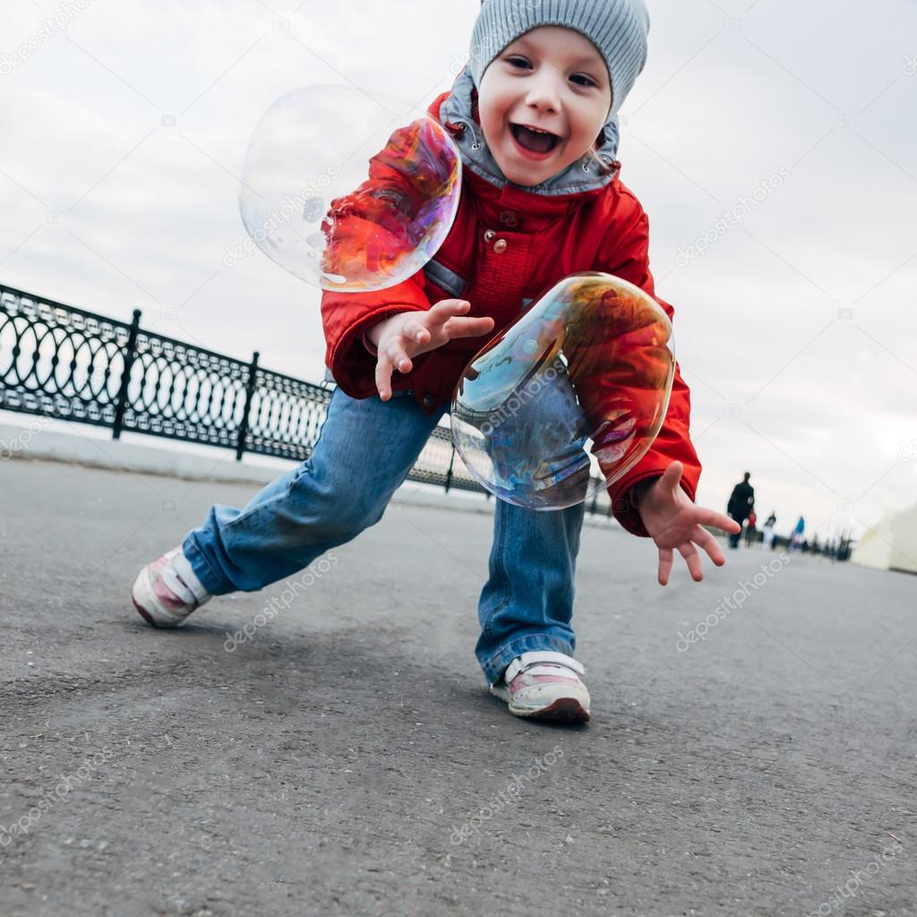 Little girl eats soap bubbles on quay — Stock Photo © ahfoto.mail.ru
