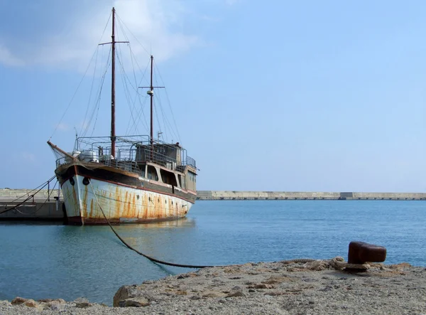 Eski gemi bağladım, liman