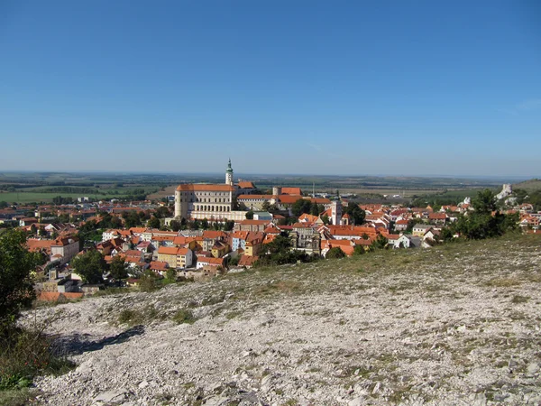 Pohled na město Mikulov ze Svatého kopečku — Stock fotografie