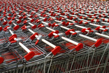 bir alışveriş merkezinde alışveriş sepeti