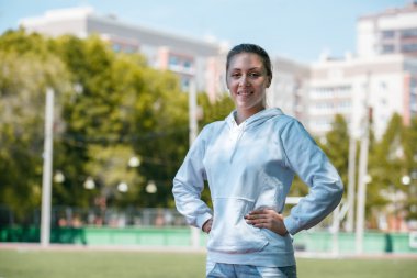 Mükemmel gülümseme etkin sporcumuz Oda arkadaşı sarışın genç enerjik iş emin