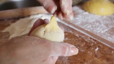 Hıngel. Pişirme, rulo hamur doldurma için dışarı süreci