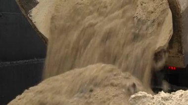 Damperli kamyon kum dökülen