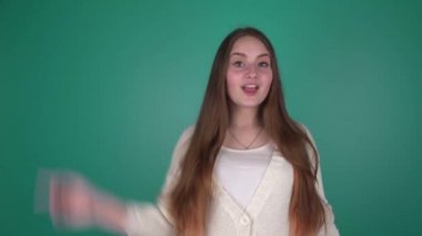 Duygular. O elleri dalgalar