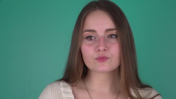 Κορίτσι με μια έκφραση όταν παίρνει μια ιδέα — Αρχείο Βίντεο