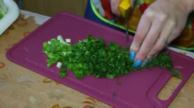 otlar kesme kız. Maydanoz