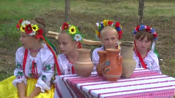 身着民族服装的女孩 乌克兰 — 图库视频影像